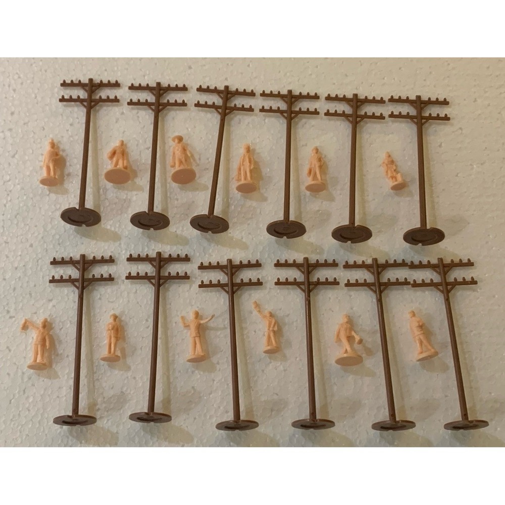 HO Scale 12 Utility Telephone Poles and People Railroad Train Set Vintage